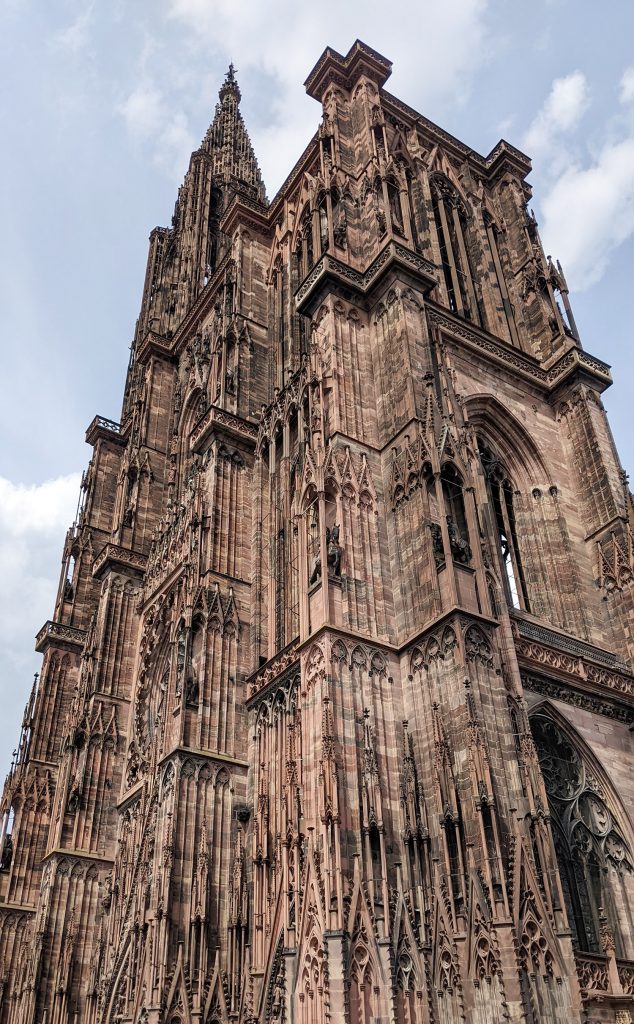 Cathédrale de Strasbourg en contre plongée